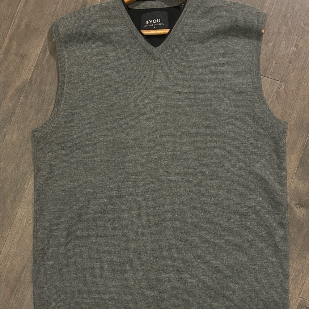 4YOU Men's Wool Blend Minimalist Sweater Vest Size M